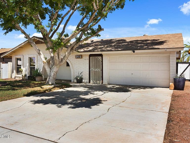 1546 E FLOWER Circle photo 1