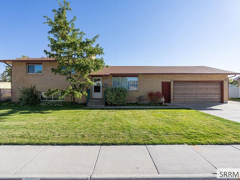 225 Ramona Ave photo 1