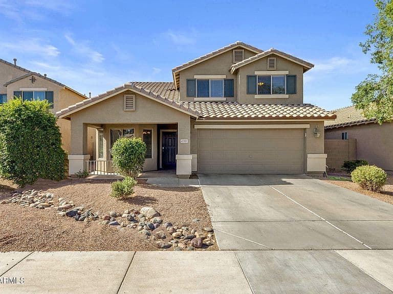 41931 W Colby Drive photo 1