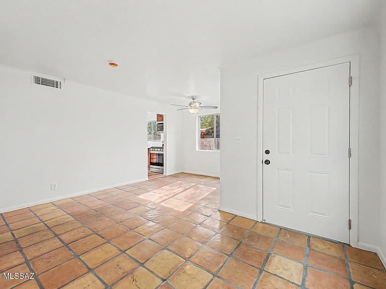 2850 E 19th St photo 5