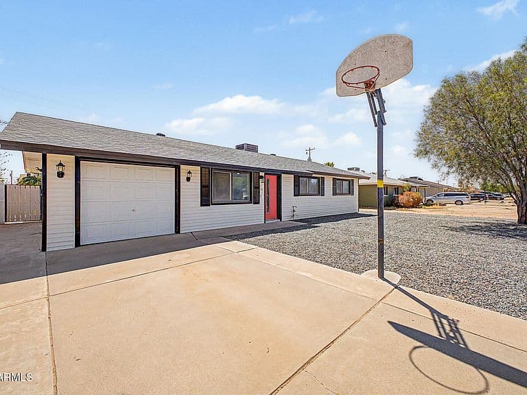 731 E MANOR Drive photo 4