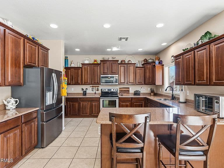 17837 W WATSON Lane photo 3