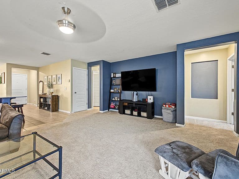 732 W JARDIN Drive photo 2