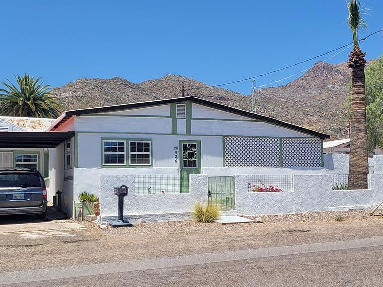 526 W Poephyry Street photo 1