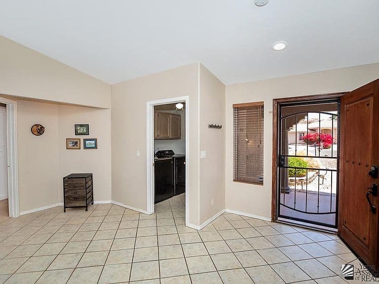 10840 S Via Salida photo 4
