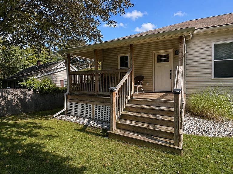 135 Harrington Avenue photo 3