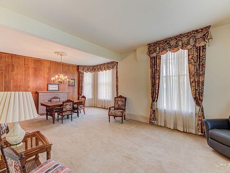 520 Madison Ave photo 4