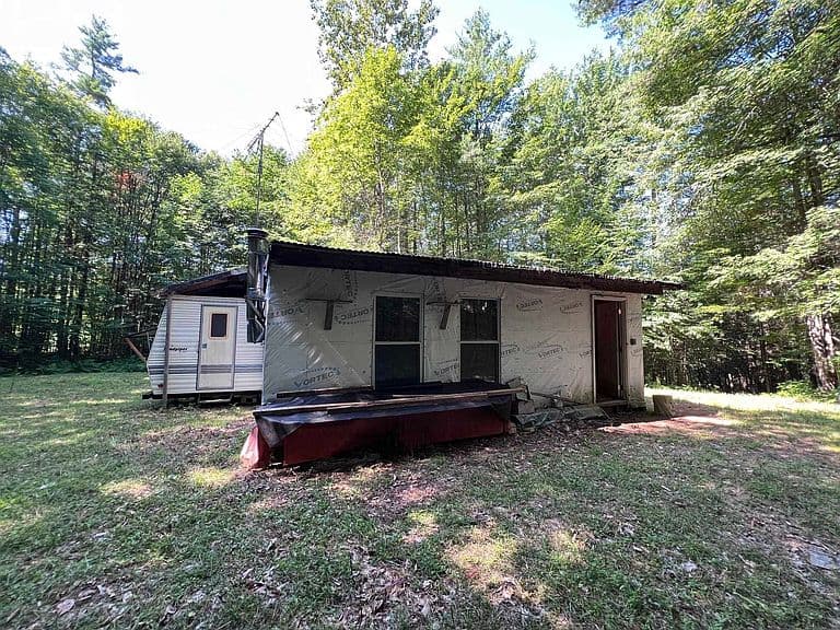 325 Quint Road photo 2