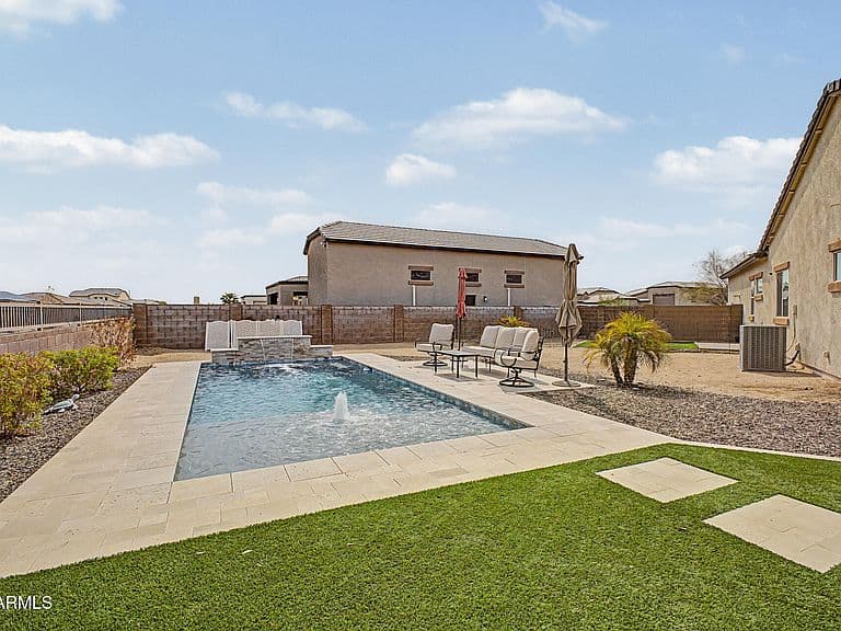 17308 W Echo Lane photo 1