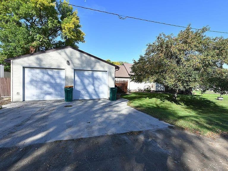 309 1st Ave E photo 2