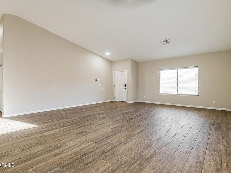 667 E SANTA FE Street photo 4