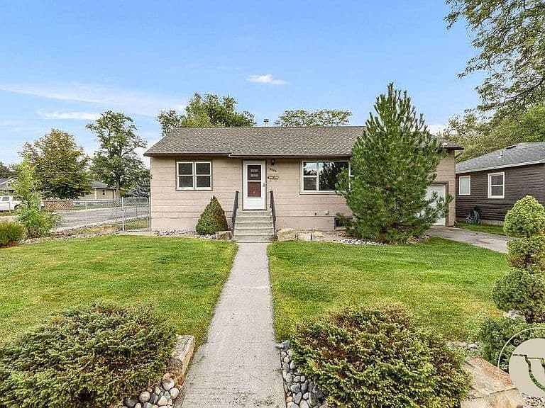 1737 Clark Ave photo 2