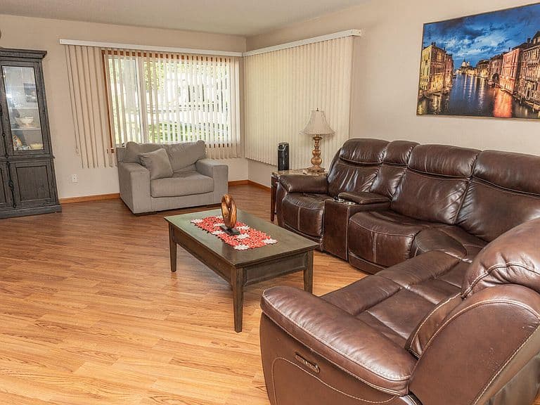 329 Saturn Dr photo 2