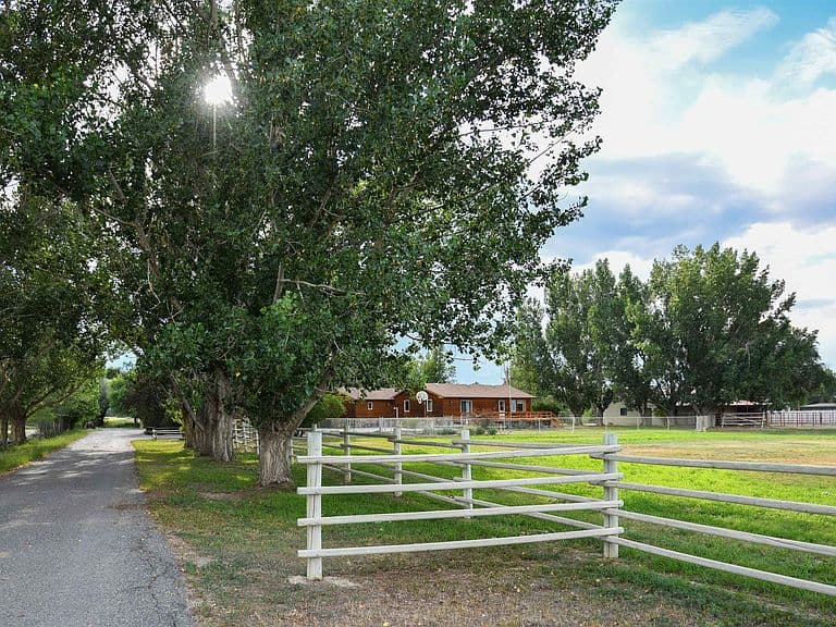 1040 Road 1 photo 1