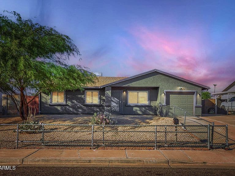 3220 W GROVERS Avenue photo 2