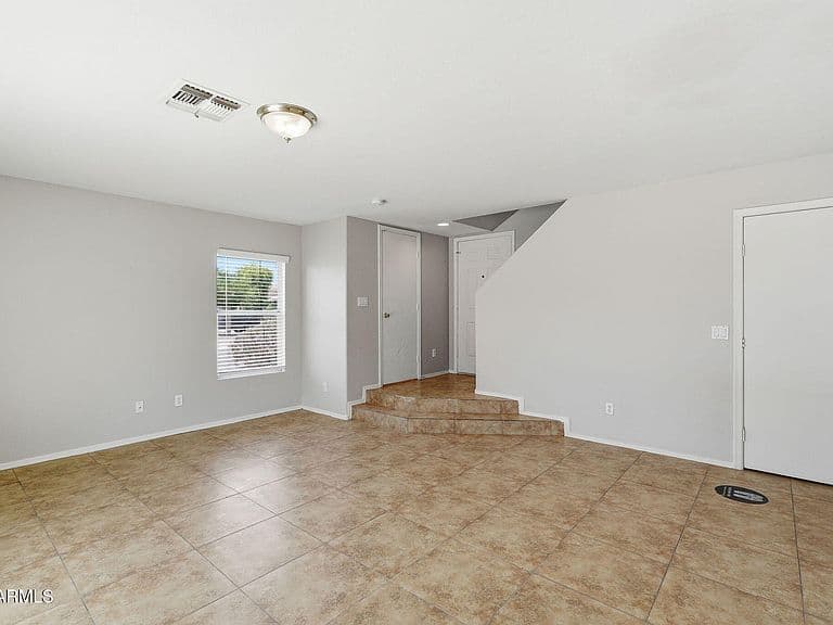 11239 W ROMA Avenue photo 4