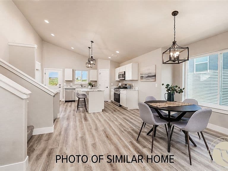 2245 Salinas Cir photo 3