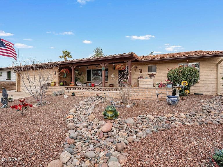 241 E La Espina photo 2