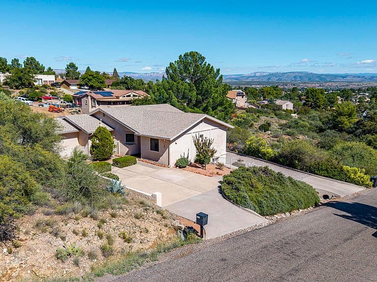 702 E CINNABAR Drive photo 3