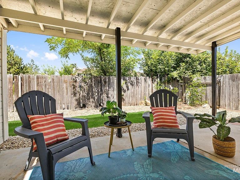 581 N Shady Grove Way photo 3