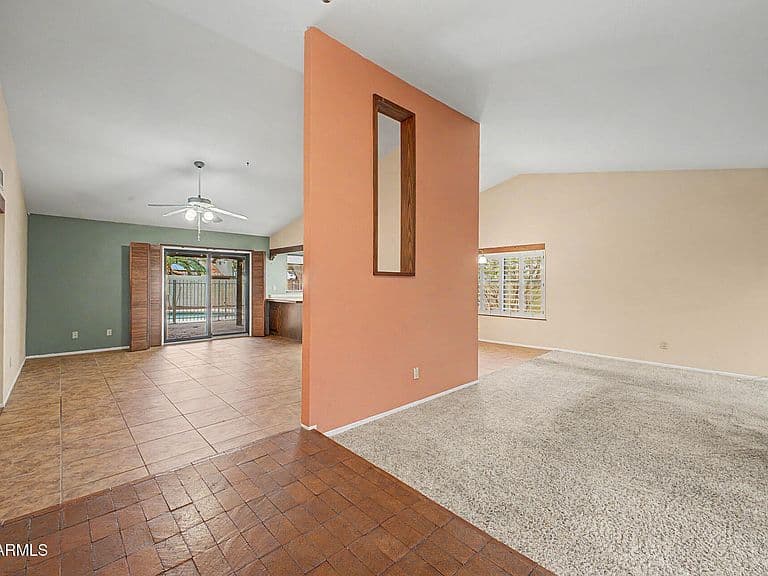 448 E SUSAN Lane photo 4