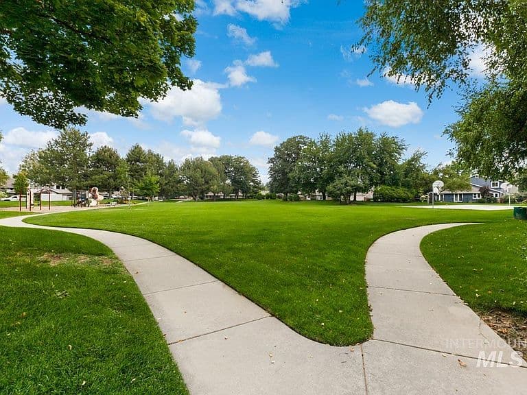 3605 S Crosspoint Ave photo 5