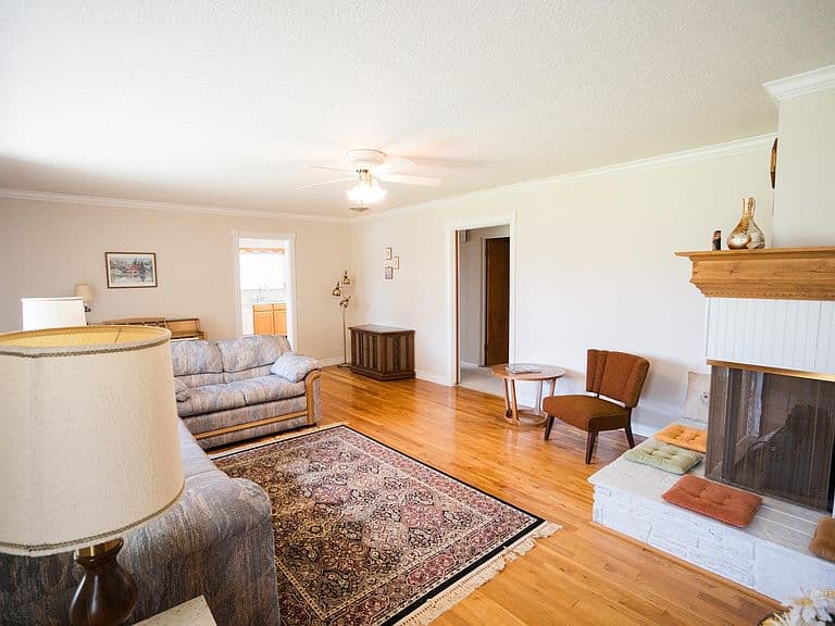 1142 Link St photo 3