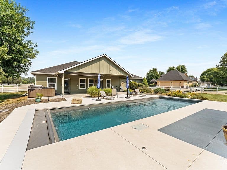 8987 New Castle Dr photo 1