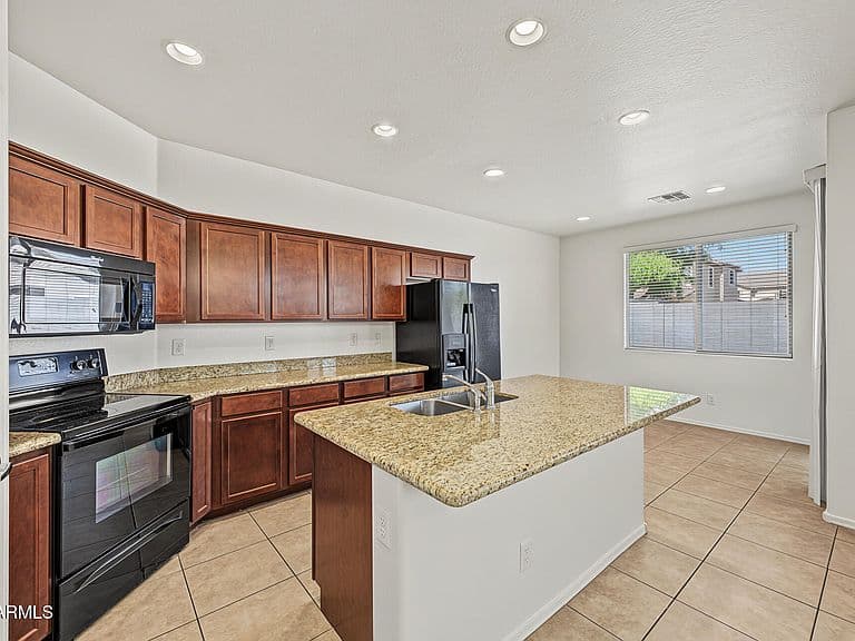 18190 W IVY Lane photo 3