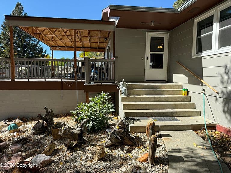 1110 N Burritt Ave photo 2