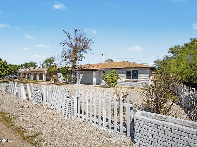 3406 W GLENROSA Avenue photo 5