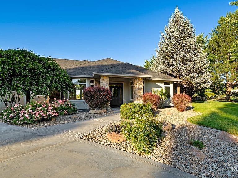 2050 S Artesian Rd photo 3