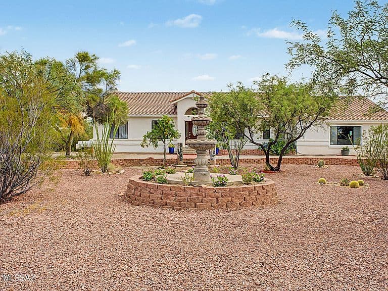 957 N Darlene Dr photo 3