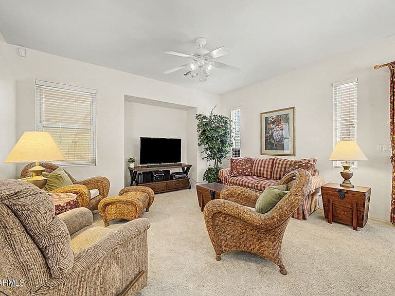 1322 E DUNBAR Drive photo 5
