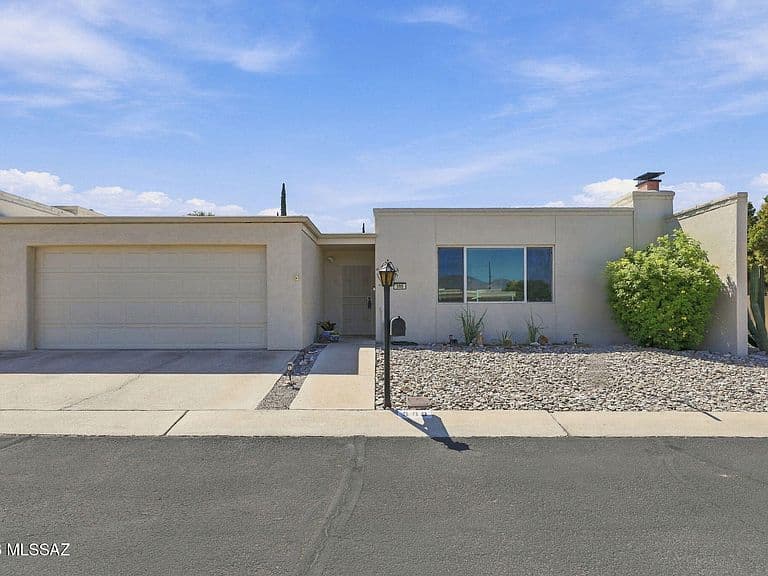 989 N Caribe Ave photo 1
