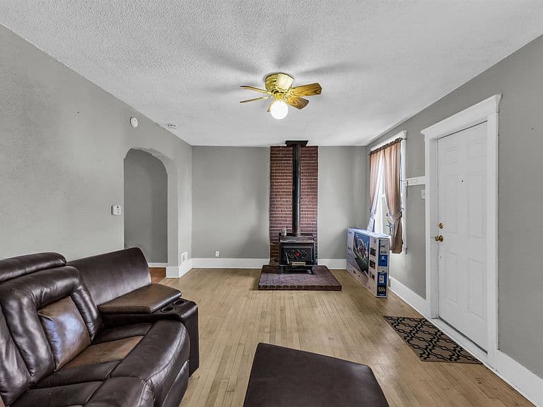112 L St photo 4