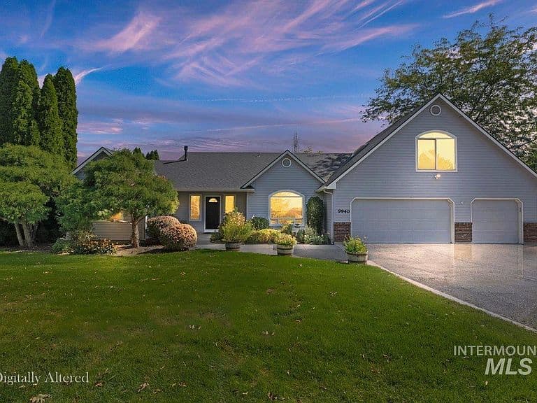 9940 Aztlan Dr photo 1