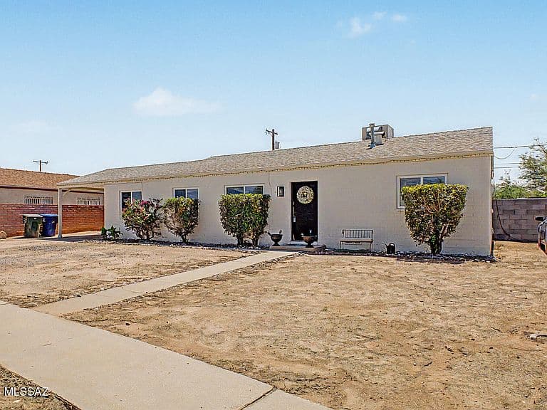 4550 E Cooper St photo 2