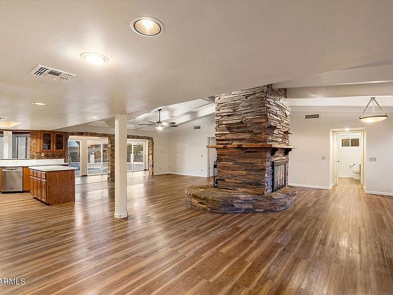 1024 E SADDLE MOUNTAIN Road photo 5