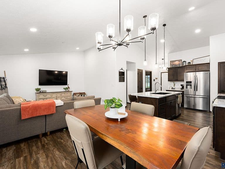 710 Prairieside Trl photo 5