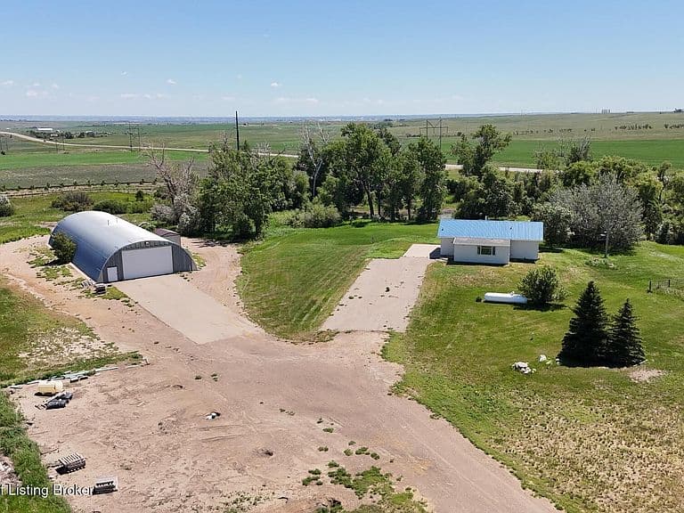 14599 Highway 2 photo 2