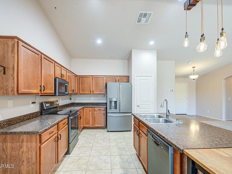 1243 W CASTLE Drive photo 2