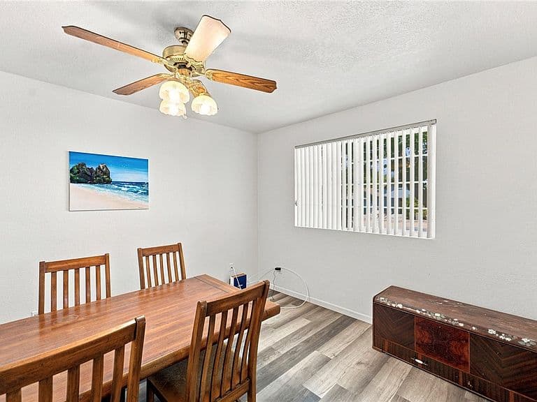 2812 Ross Avenue photo 5