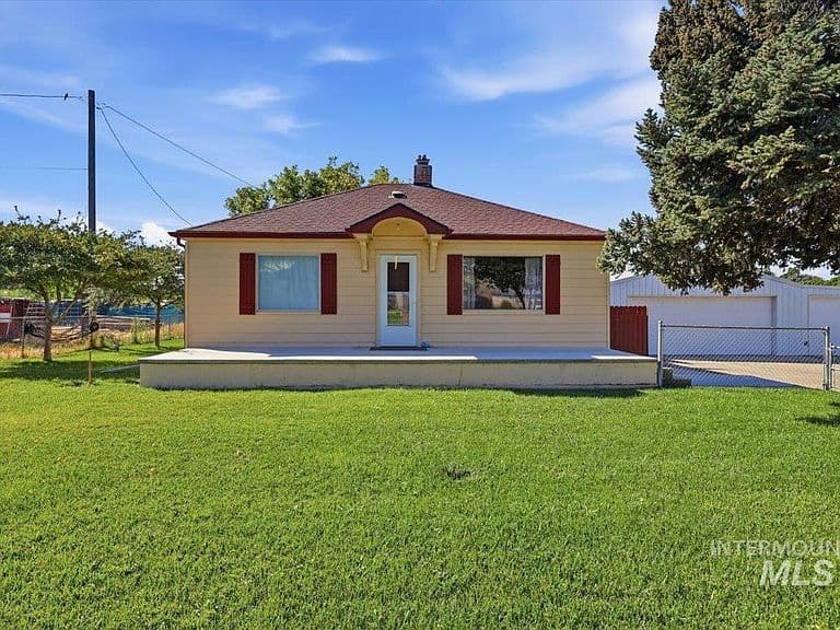 2909 Port St photo 1