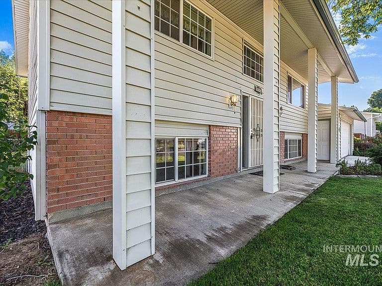 9934 W Lancelot Ave photo 2