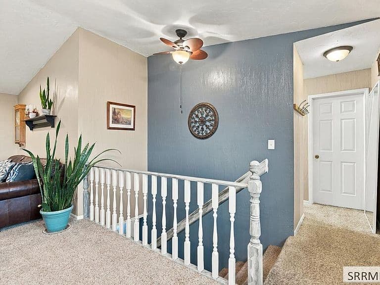 121 N 2300 E photo 3