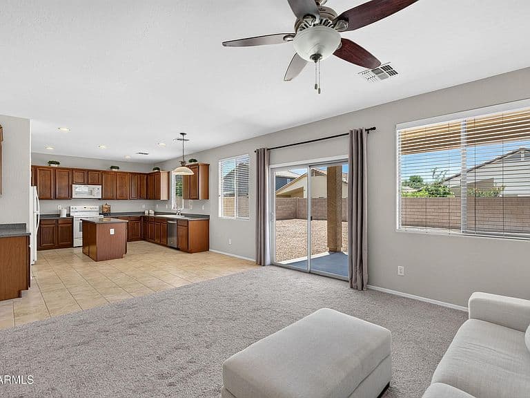 589 W HEREFORD Drive photo 4
