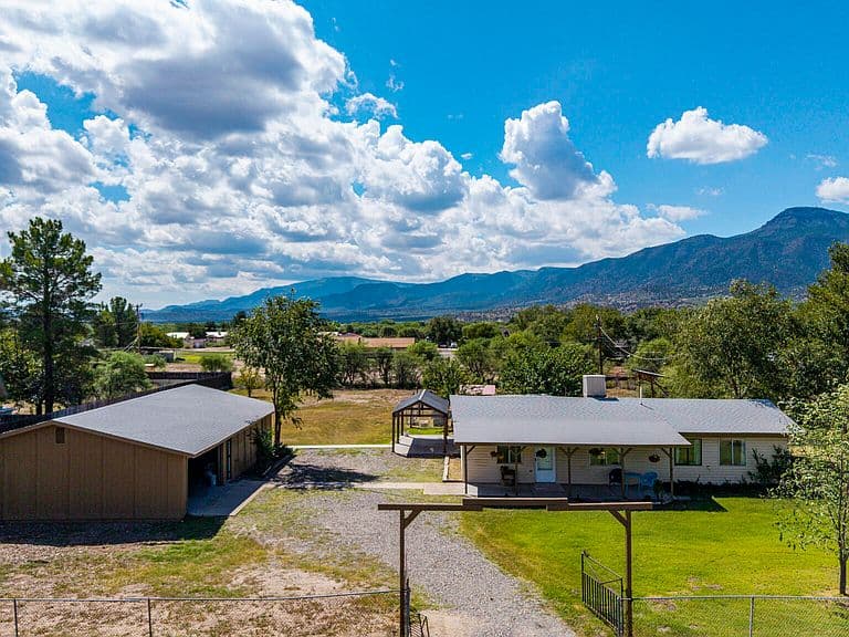 1095 E Quarterhorse Lane photo 1