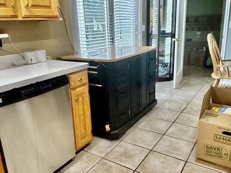 3225 S Midway Ave photo 4