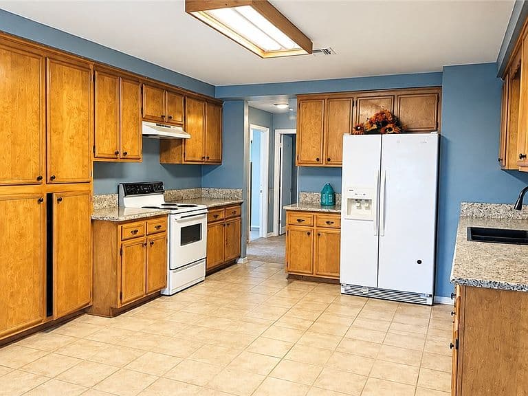 8655 S Cedar Street photo 2